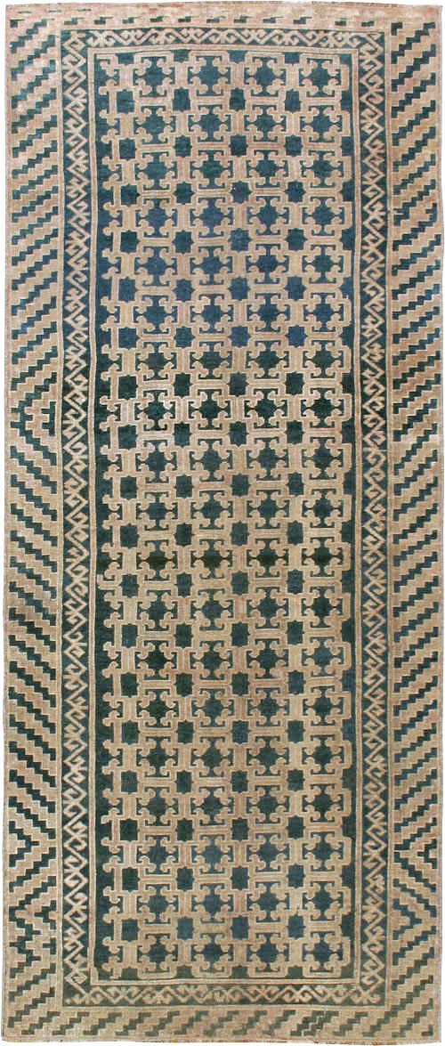 Antique East Turkestan Kirghiz Carpet, No.20193 - Staging