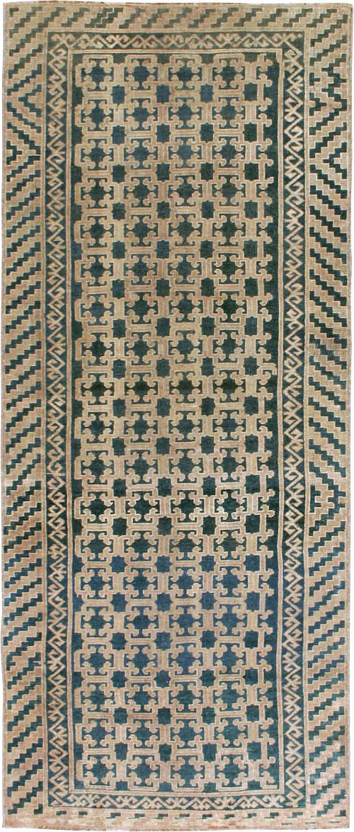 Antique East Turkestan Kirghiz Carpet, No.20193 - Staging