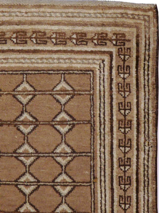 Vintage East Turkestan Samarkand Rug, No.20212 - Staging