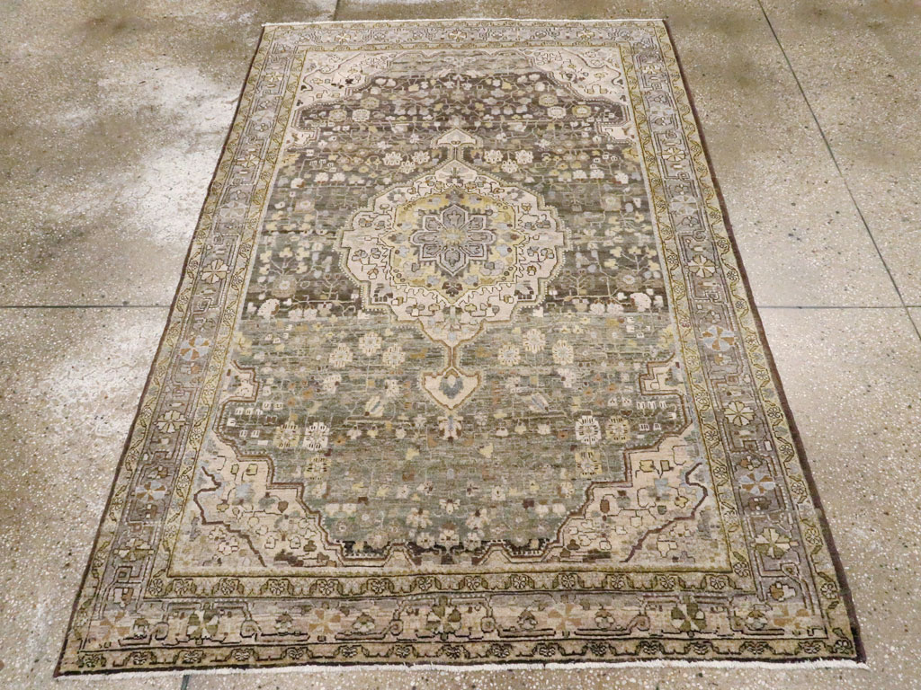 Antique Persian Sarouk Fereghan Rug, No.20627 - Staging