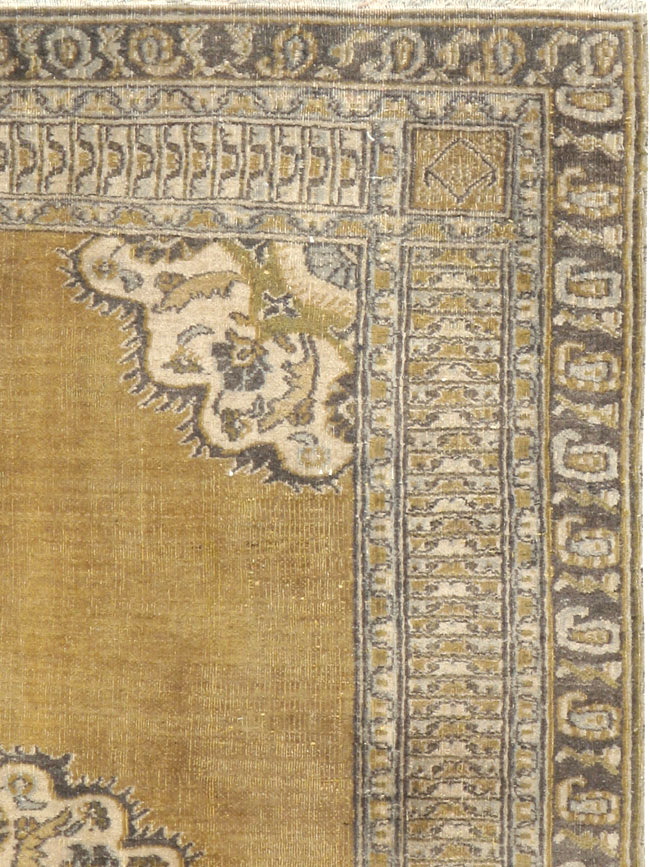 Antique Persian Khorossan Rug, No.20657 - Staging
