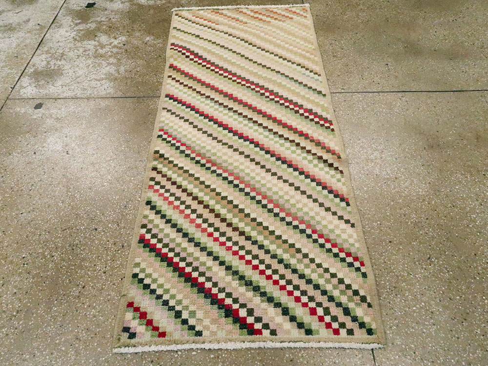 Vintage Turkish Anatolian Rug, No.20820 - Staging