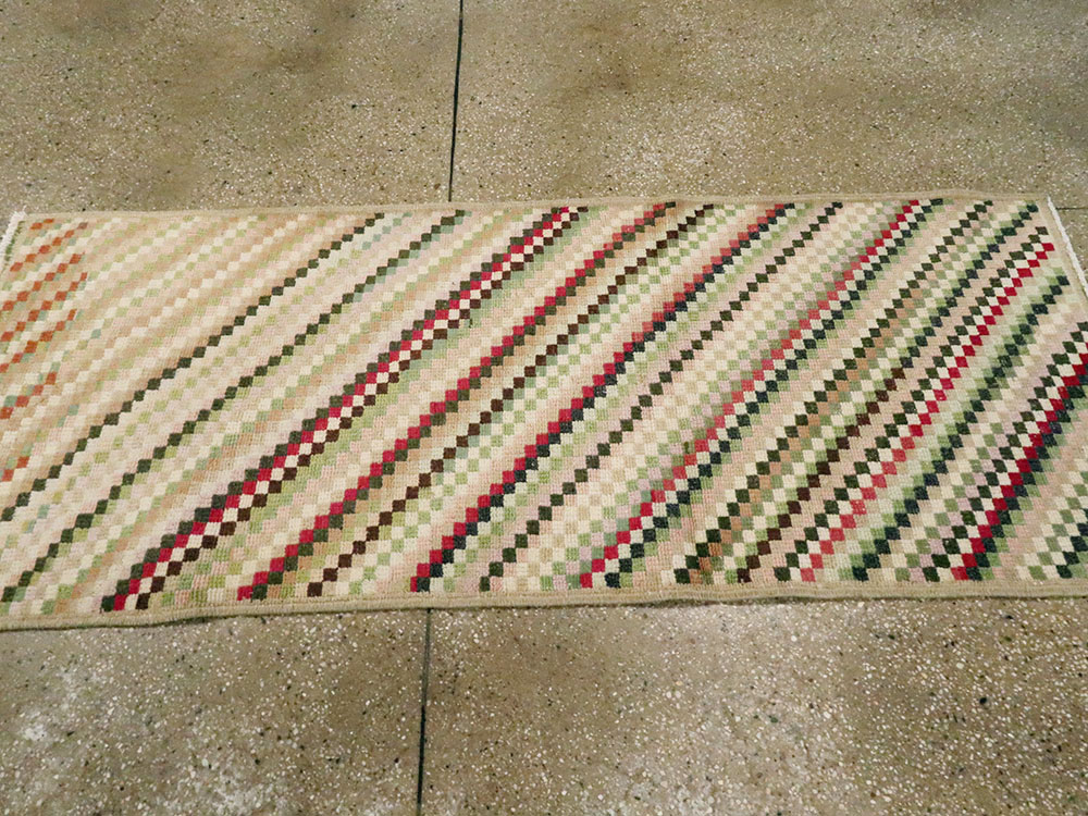 Vintage Turkish Anatolian Rug, No.20820 - Staging