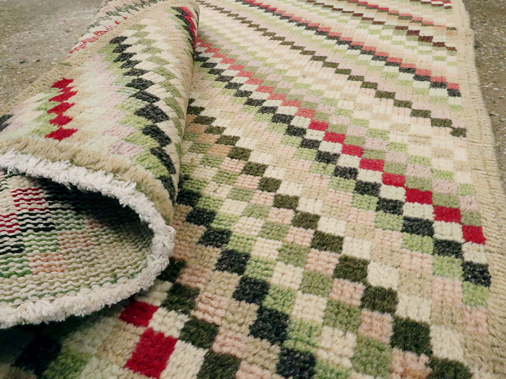 Vintage Turkish Anatolian Rug, No.20820 - Staging