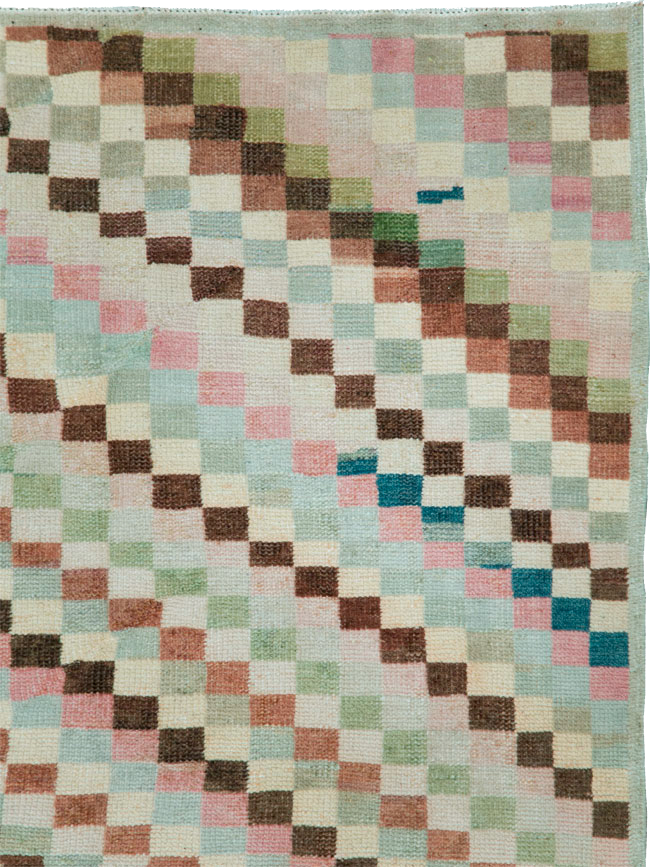 Vintage Turkish Anatolian Distressed Rug, No.20830 - Staging