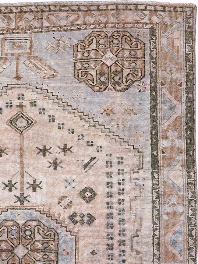 Vintage Persian Shiraz Throw Rug, No.21304 - Staging