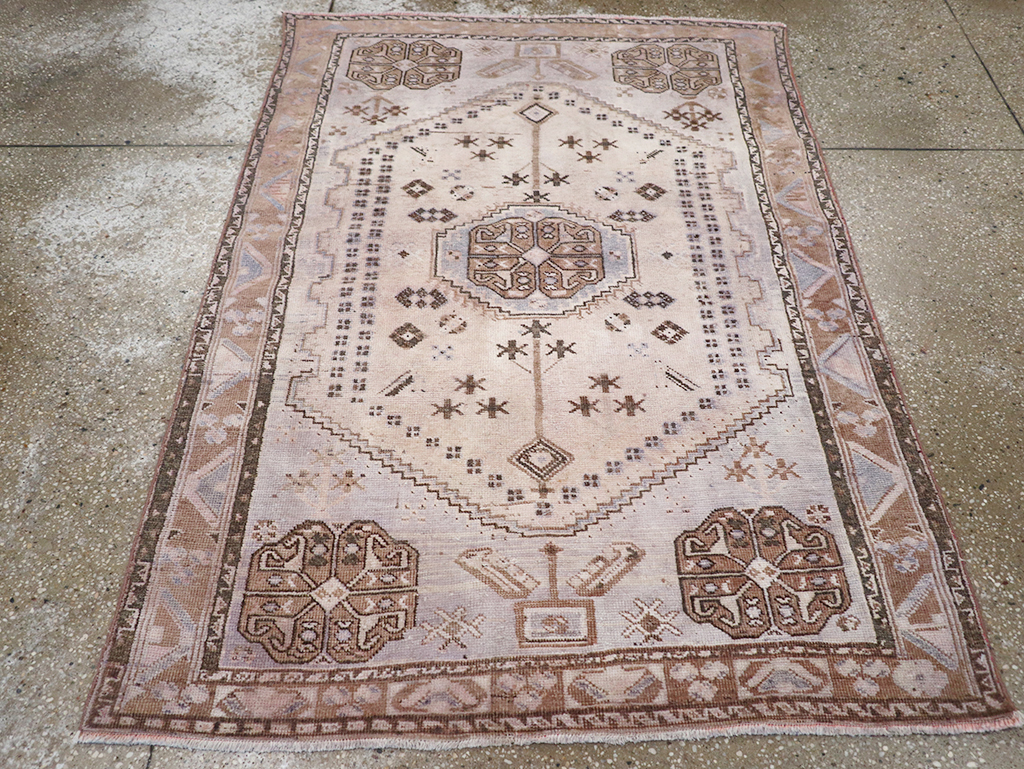 Vintage Persian Shiraz Throw Rug, No.21304 - Staging