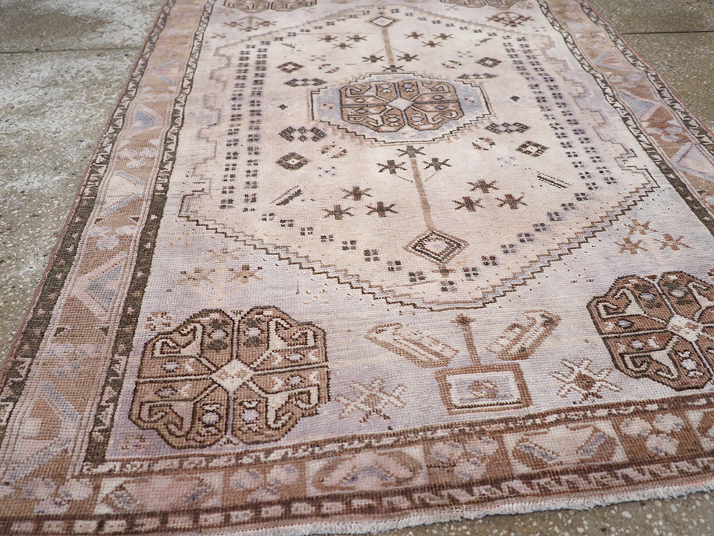 Vintage Persian Shiraz Throw Rug, No.21304 - Staging