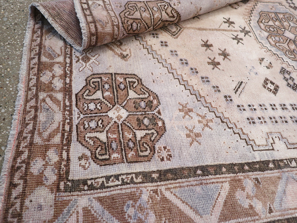 Vintage Persian Shiraz Throw Rug, No.21304 - Staging