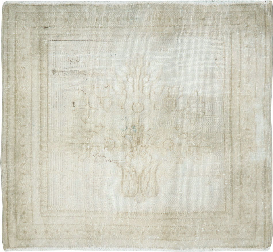 Antique Persian Sarouk Rug, No.21343 - Staging