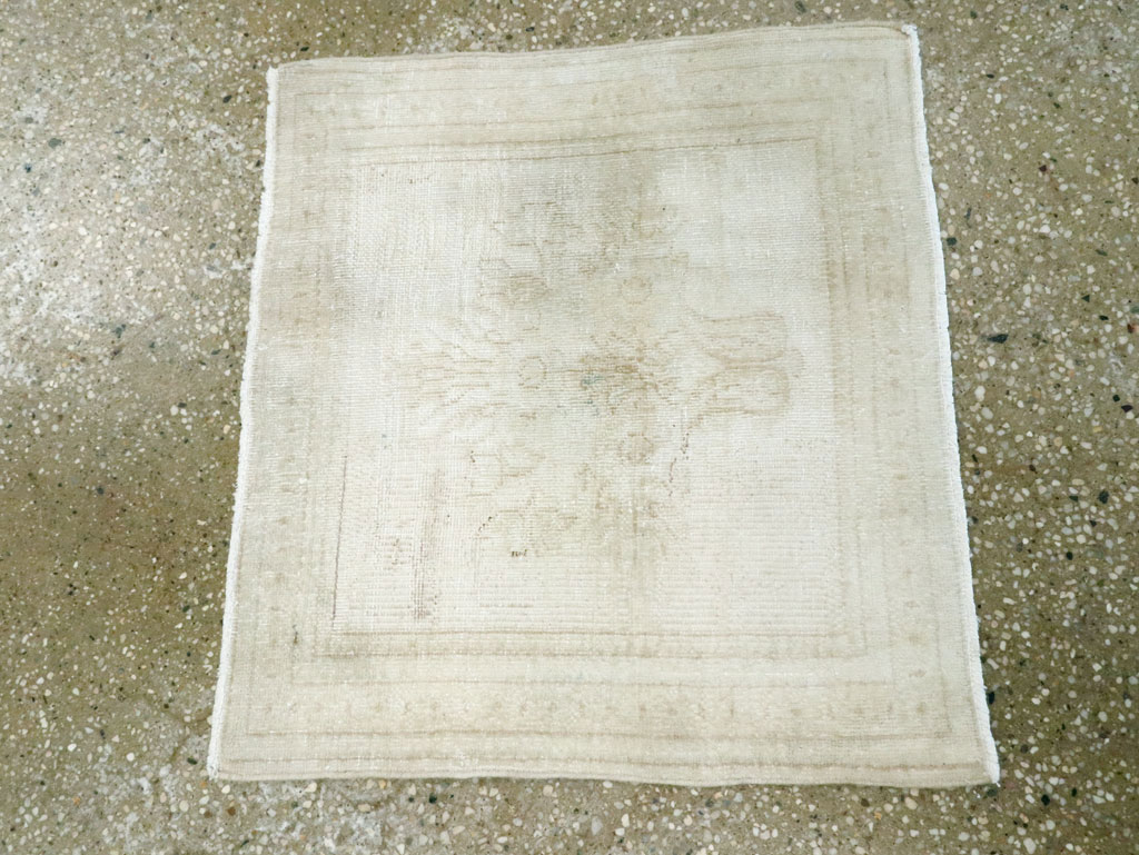 Antique Persian Sarouk Rug, No.21343 - Staging