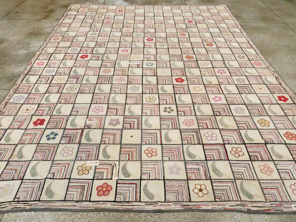 Antiqiue American Hook Rug, No.21751 - Staging