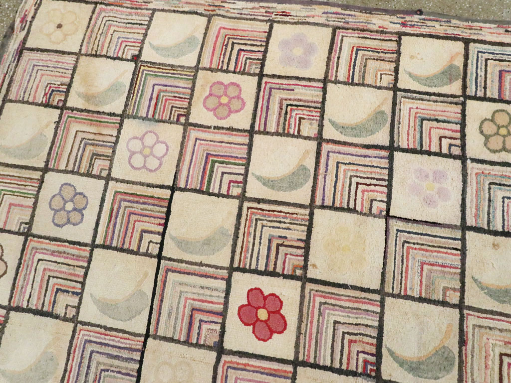 Antiqiue American Hook Rug, No.21751 - Staging