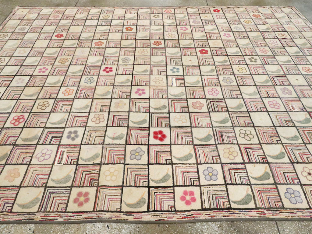 Antiqiue American Hook Rug, No.21751 - Staging