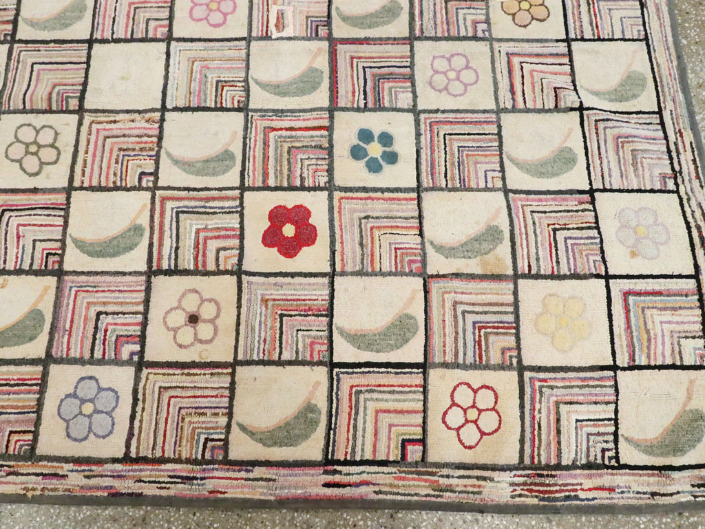 Antiqiue American Hook Rug, No.21751 - Staging