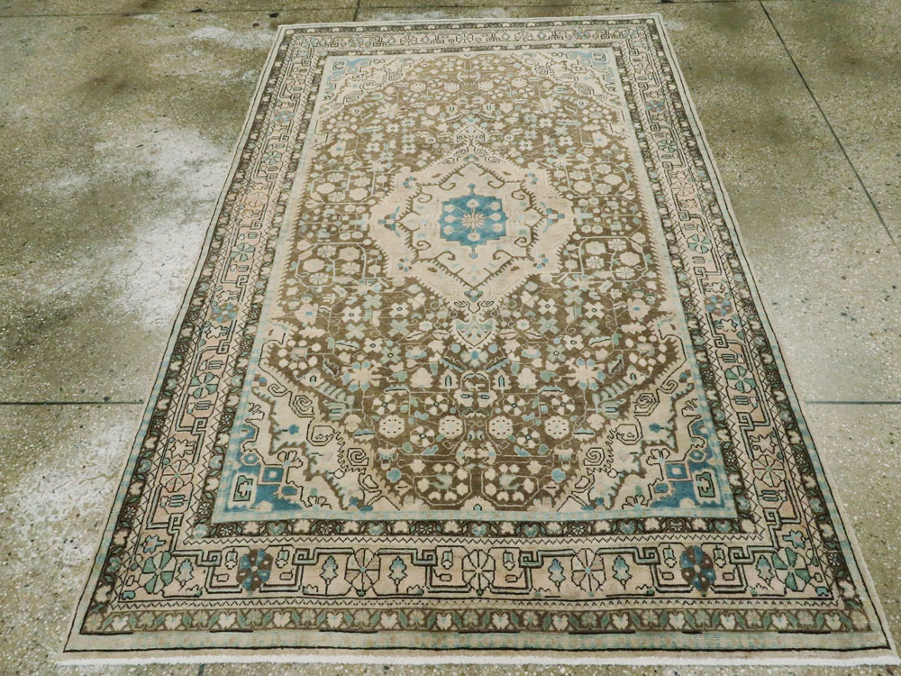 Antique Persian Sarouk Rug, No.21865 - Staging