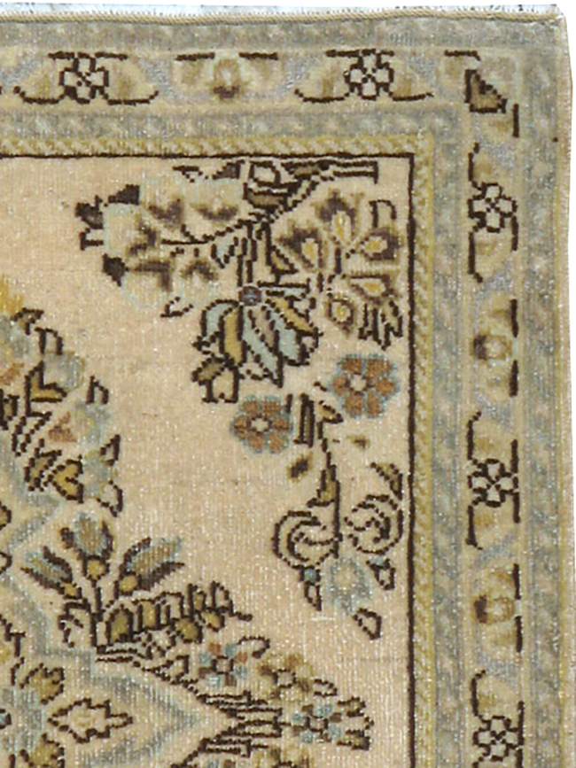 Vintage Persian Sarouk Rug, No.21877 - Staging
