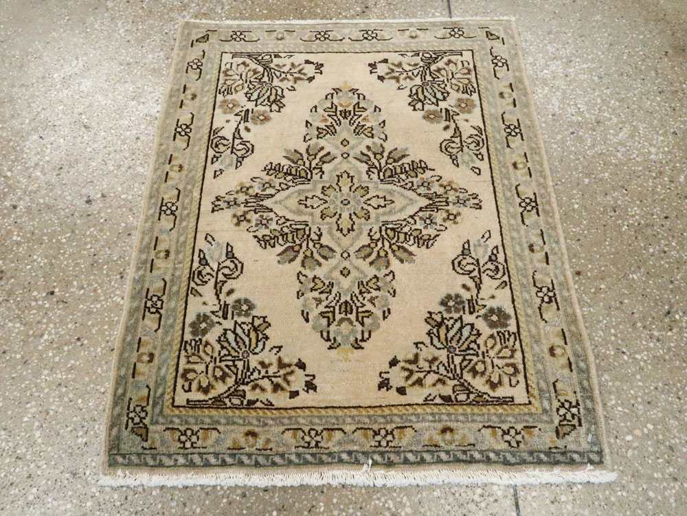Vintage Persian Sarouk Rug, No.21877 - Staging