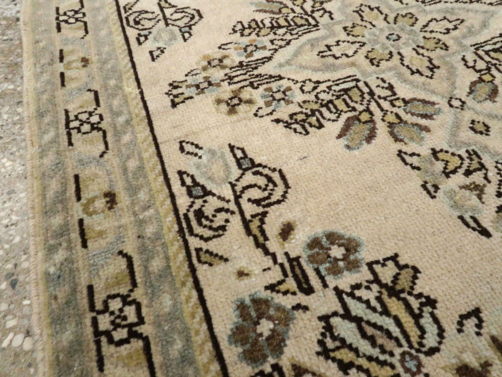Vintage Persian Sarouk Rug, No.21877 - Staging