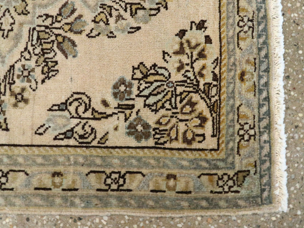 Vintage Persian Sarouk Rug, No.21877 - Staging