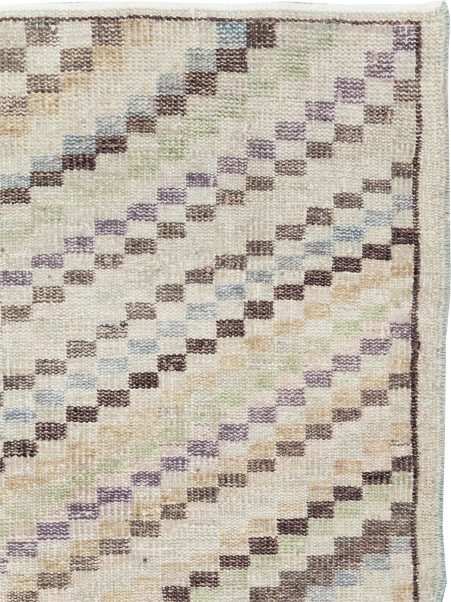 Vintage Anatolian Rug, No.21927 - Staging