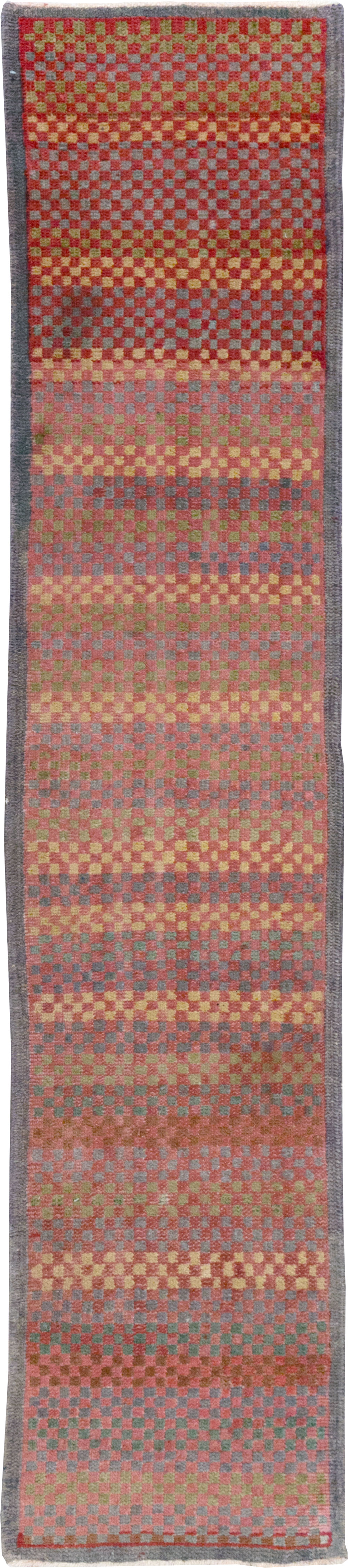 Vintage Turkish Anatolian Small Runner, No.21929 - Staging