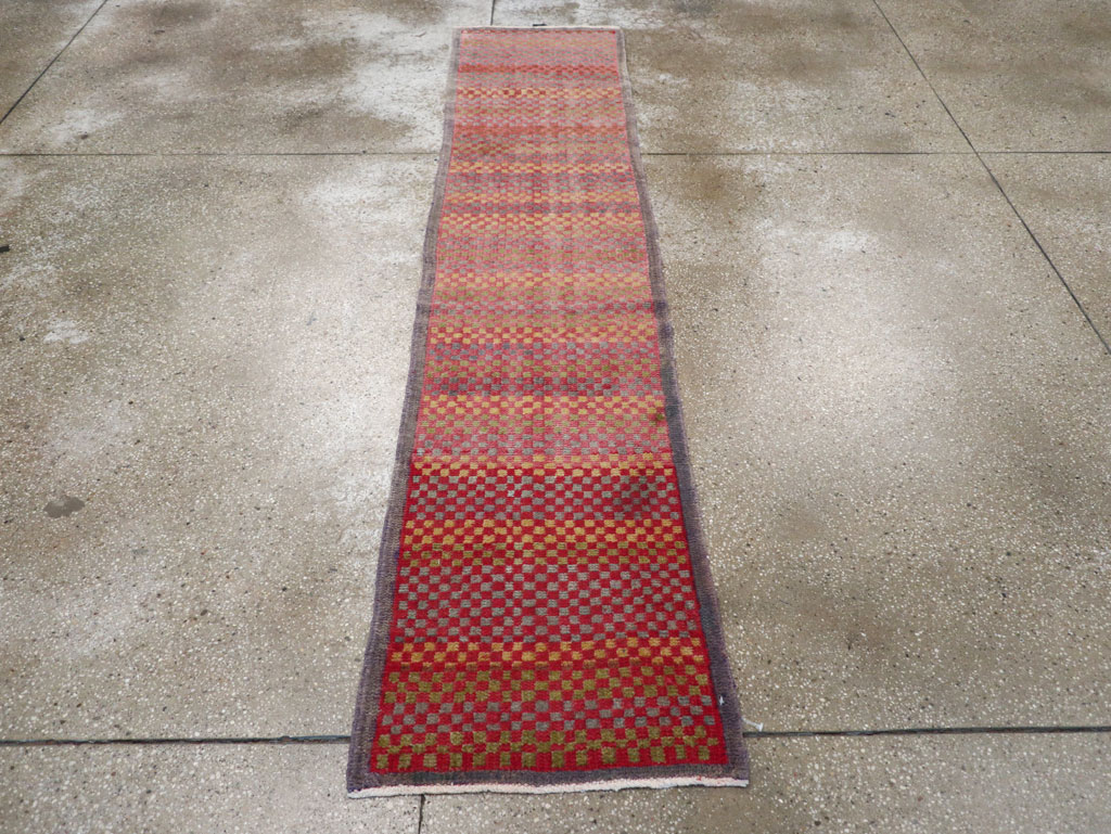 Vintage Turkish Anatolian Small Runner, No.21929 - Staging