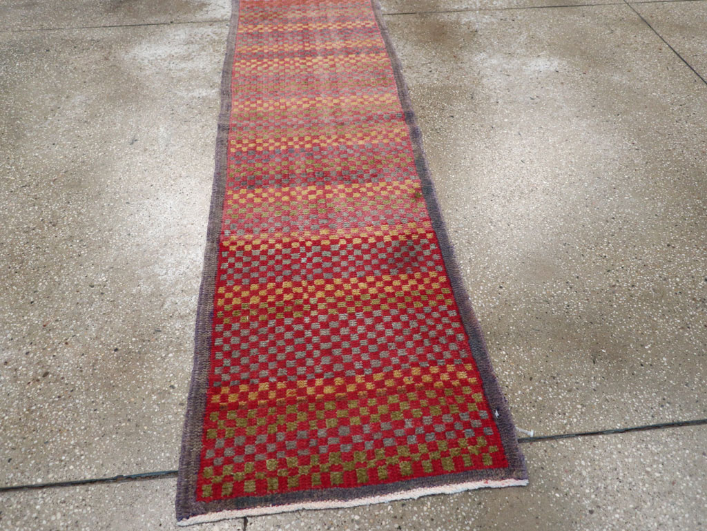 Vintage Turkish Anatolian Small Runner, No.21929 - Staging