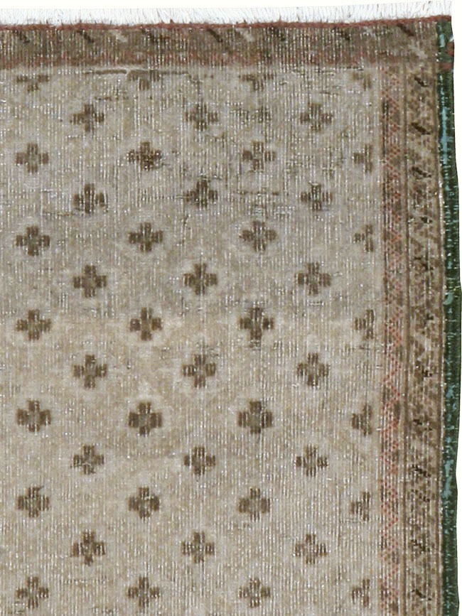 Vintage Persian Tabriz Rug, No.22322 - Staging