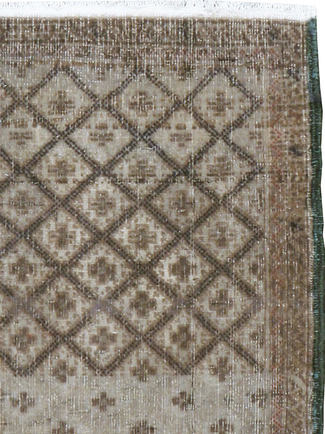 Vintage Persian Tabriz Rug, No.22322 - Staging