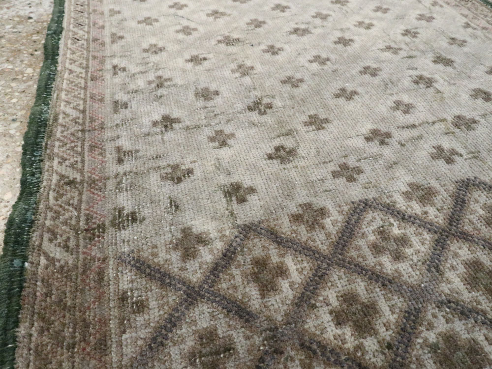 Vintage Persian Tabriz Rug, No.22322 - Staging