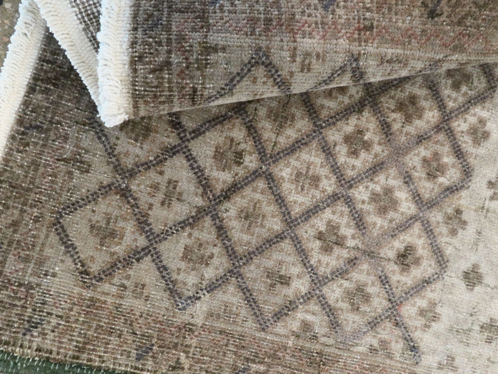 Vintage Persian Tabriz Rug, No.22322 - Staging