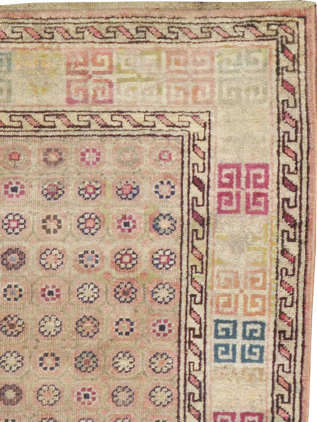 Antique Indian Agra Rug, No.22335 - Staging