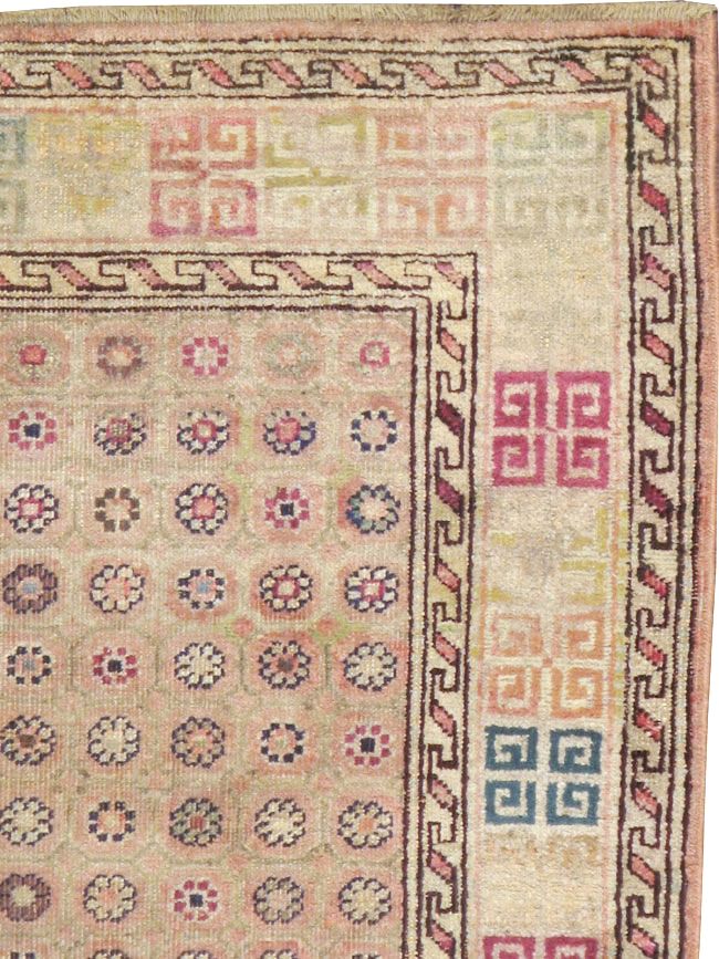 Antique Indian Agra Rug, No.22335 - Staging