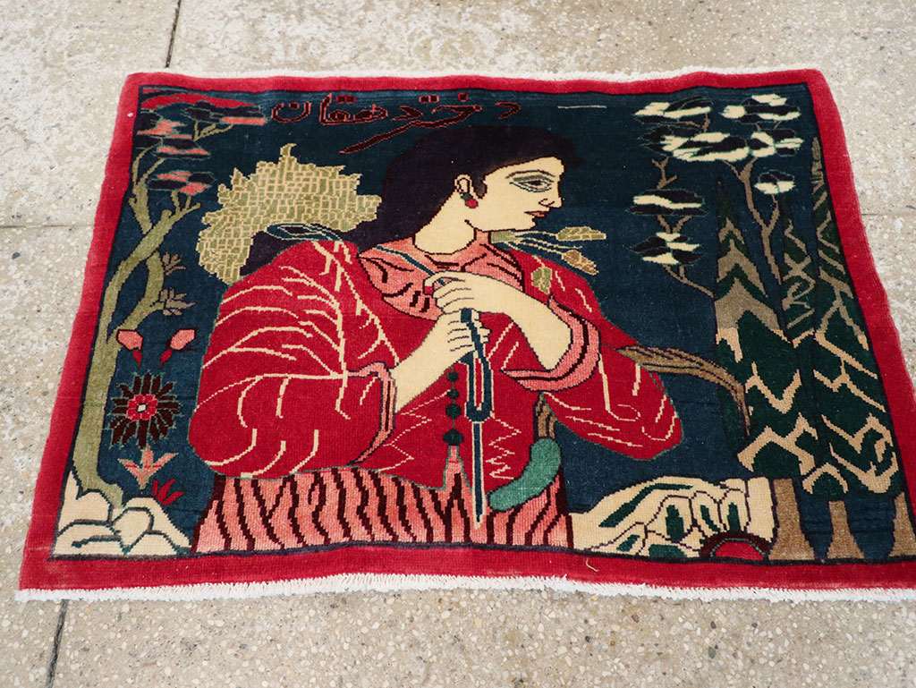 Vintage Persian Mahal Pictorial Rug, No.22402 - Staging