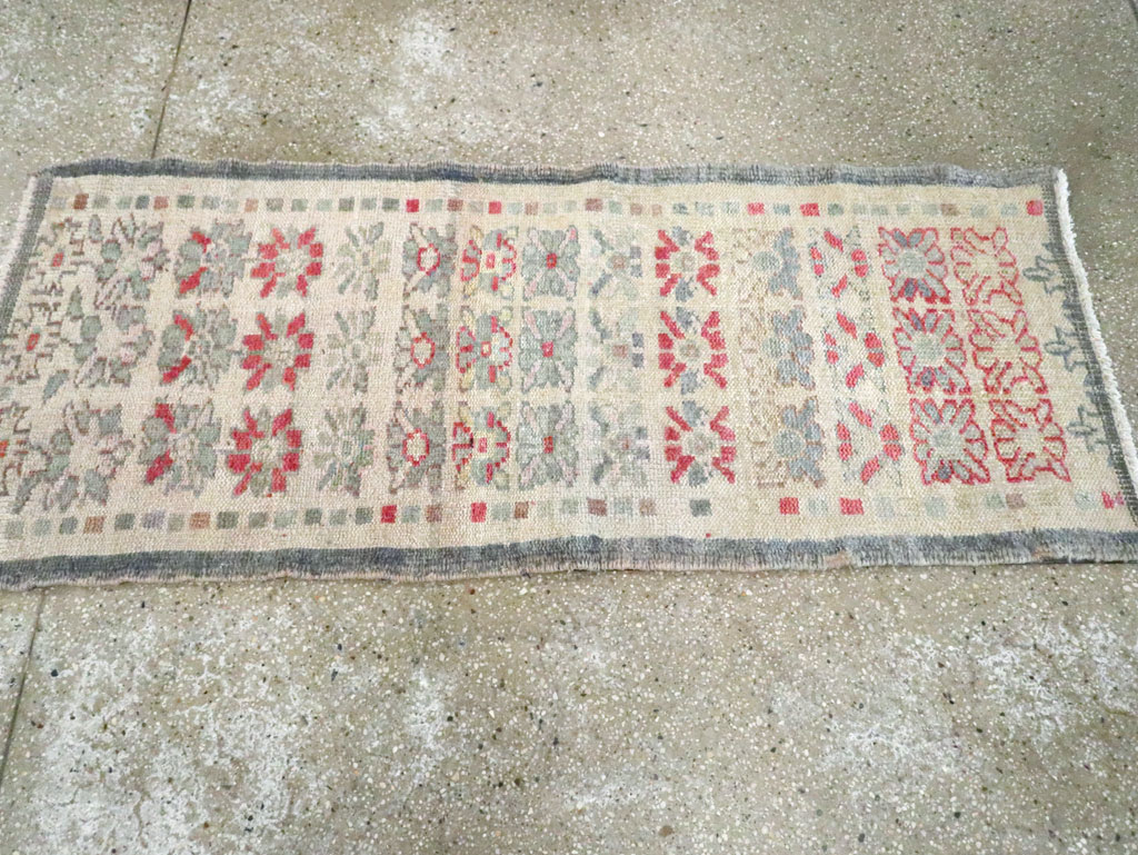 Vintage Turkish Anatolian Throw Rug, No.22649 - Staging