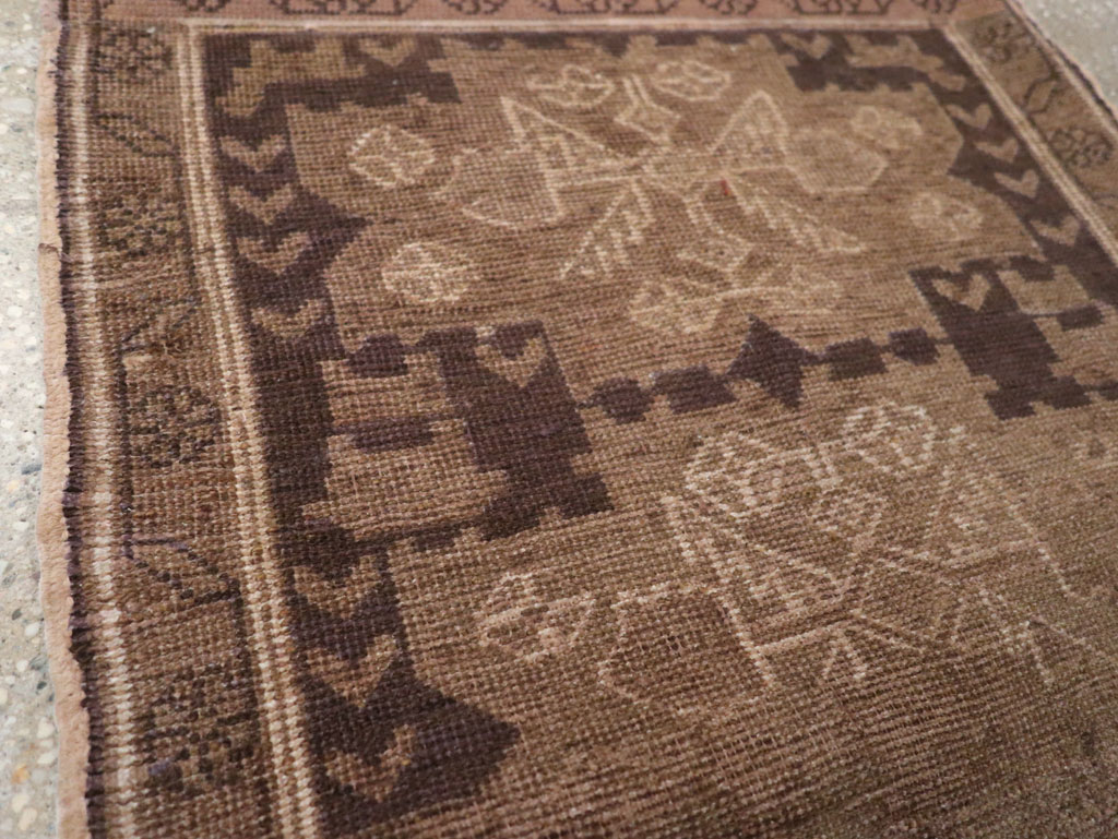 Vintage Persian Malayer Throw Rug, No.22672 - Staging