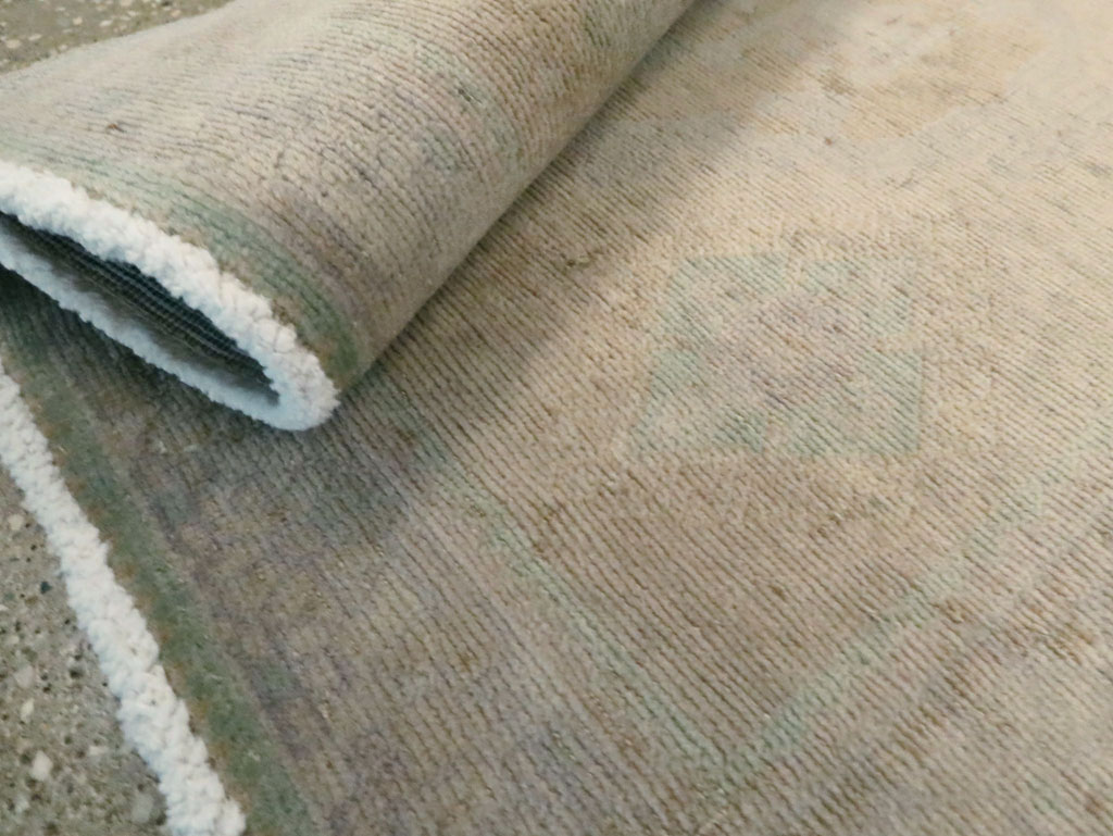 Vintage Persian Shiraz Rug (Pair: 2 of 2), No.22706 - Staging