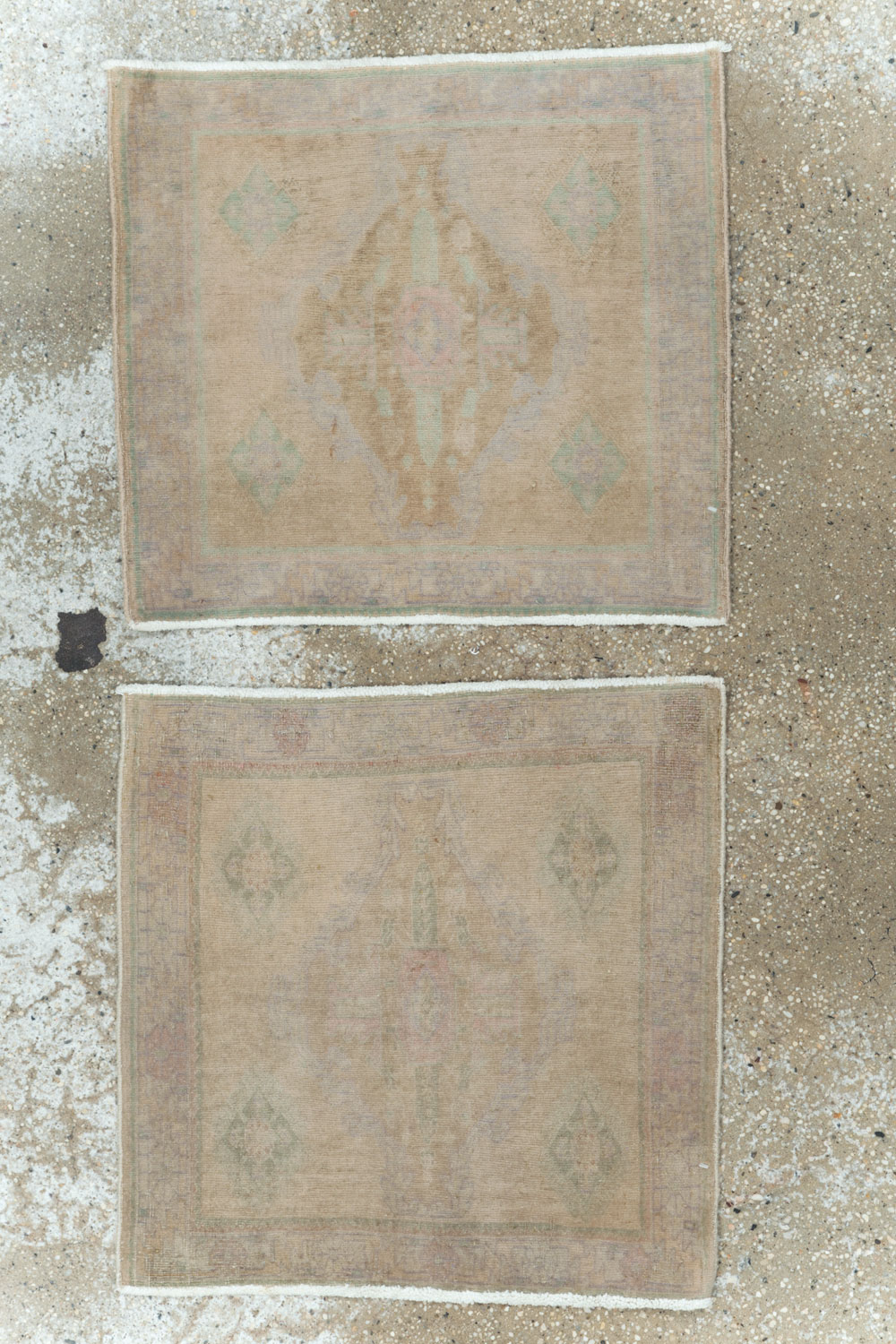 Vintage Persian Shiraz Rug (Pair: 2 of 2), No.22706 - Staging