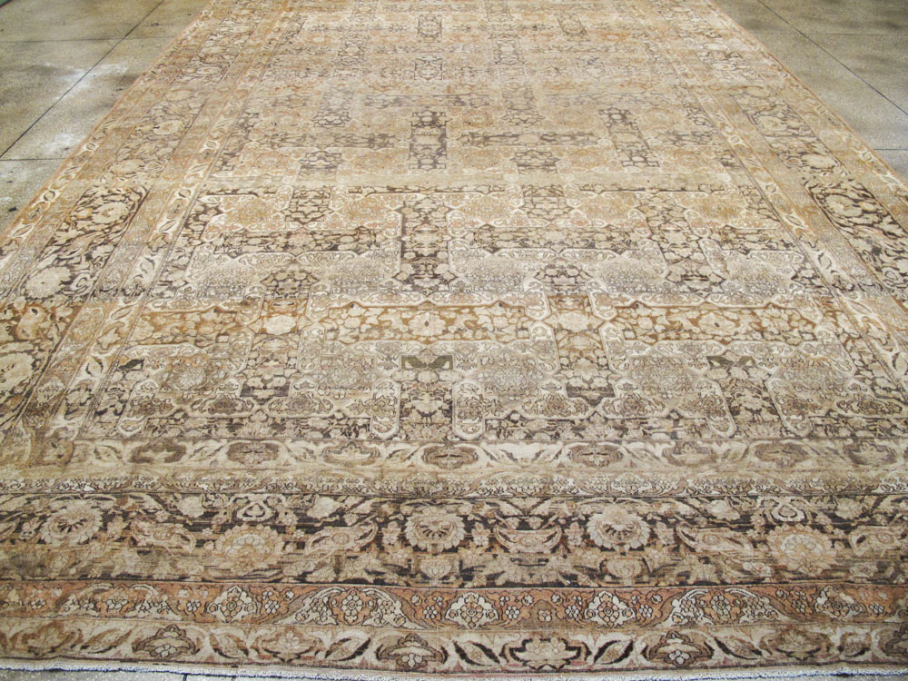 Antique Persian Isfahan Carpet, No.22808 - Staging