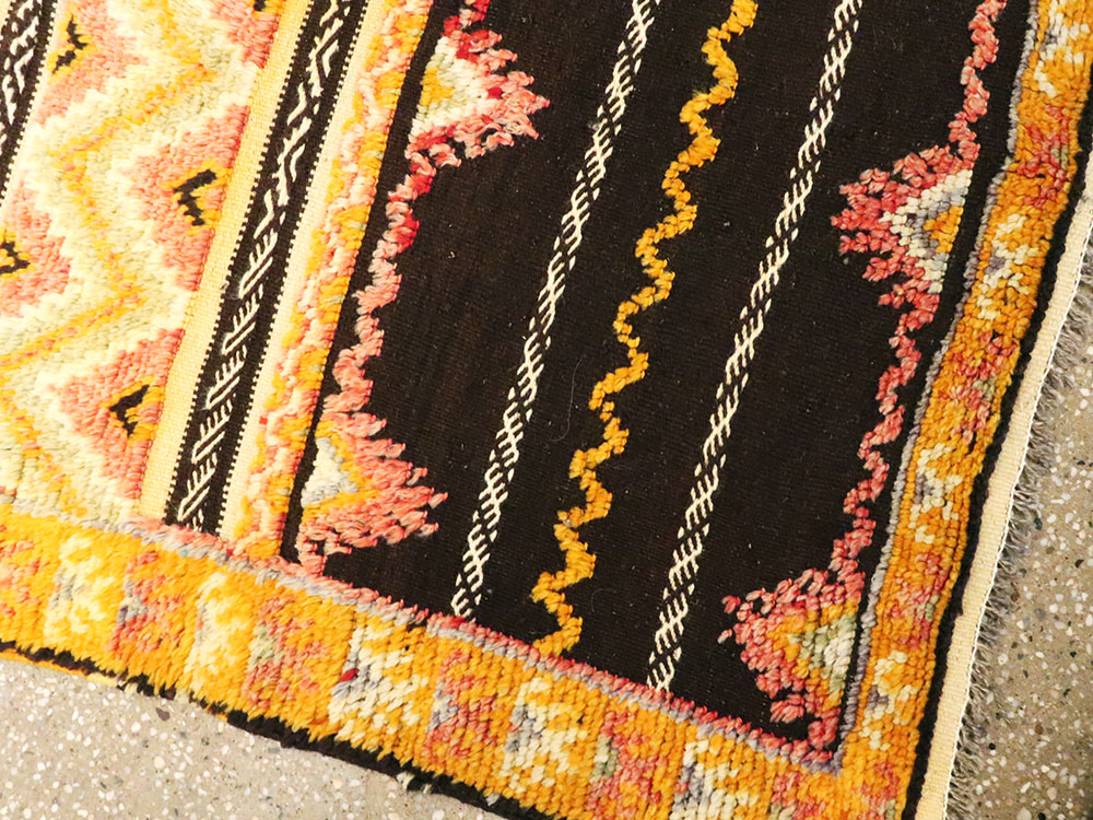 Vintage Moroccan Rug, No.22974 - Staging