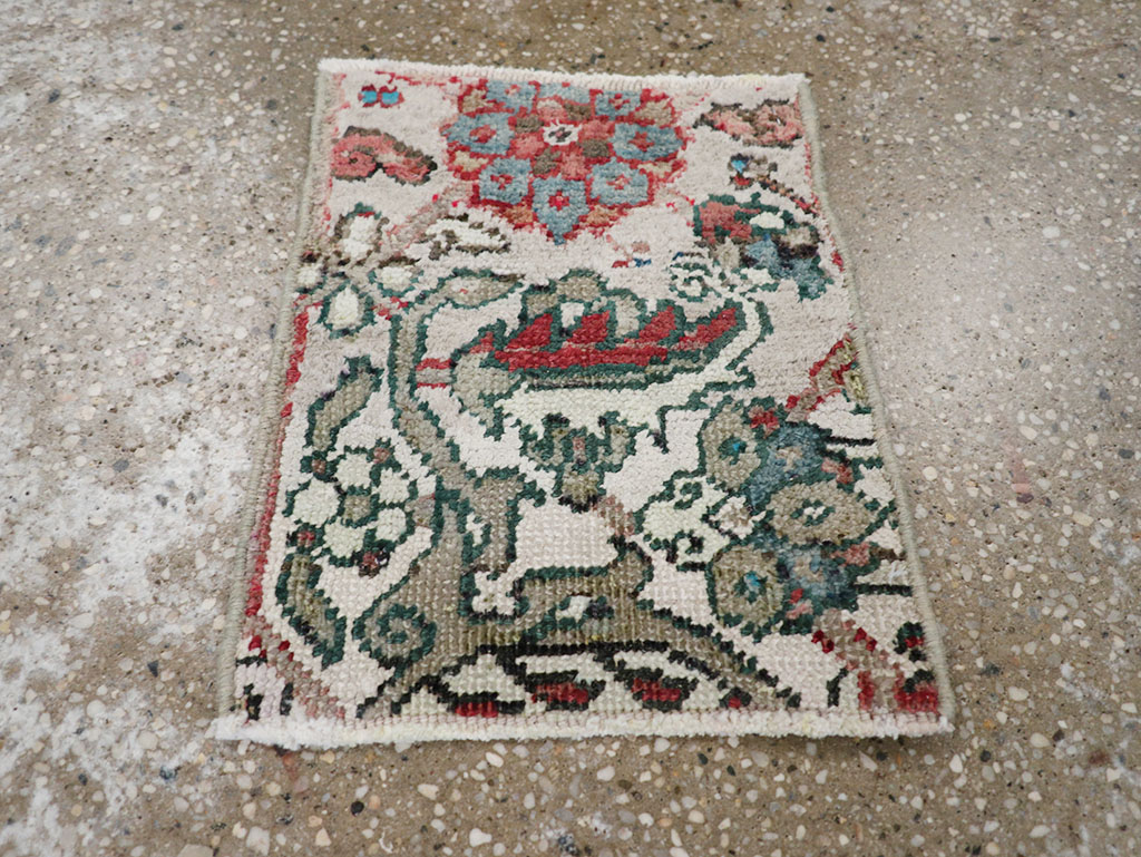 Vintage Persian Heriz Throw Rug, No.23441 - Staging