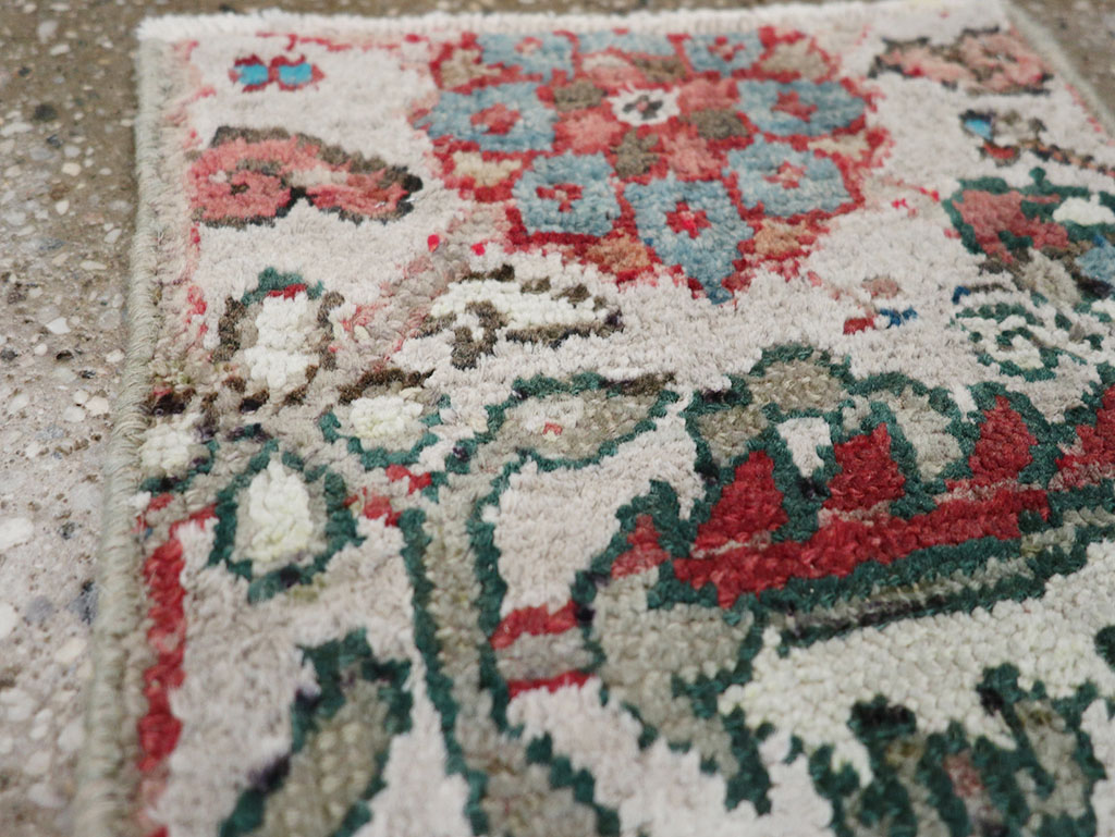 Vintage Persian Heriz Throw Rug, No.23441 - Staging