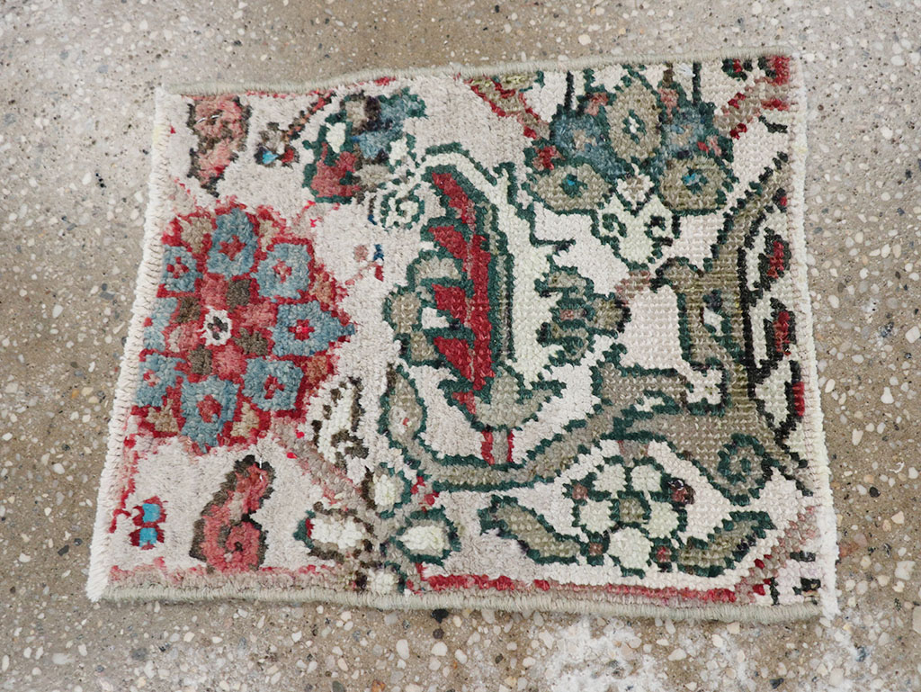 Vintage Persian Heriz Throw Rug, No.23441 - Staging