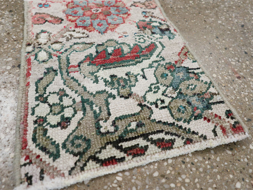 Vintage Persian Heriz Throw Rug, No.23441 - Staging