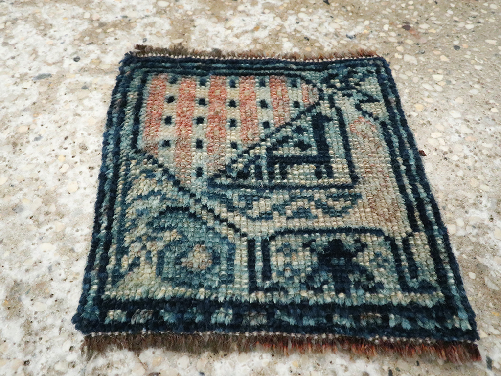 Vintage Persian Qashqai Rug, No.23946 - Staging