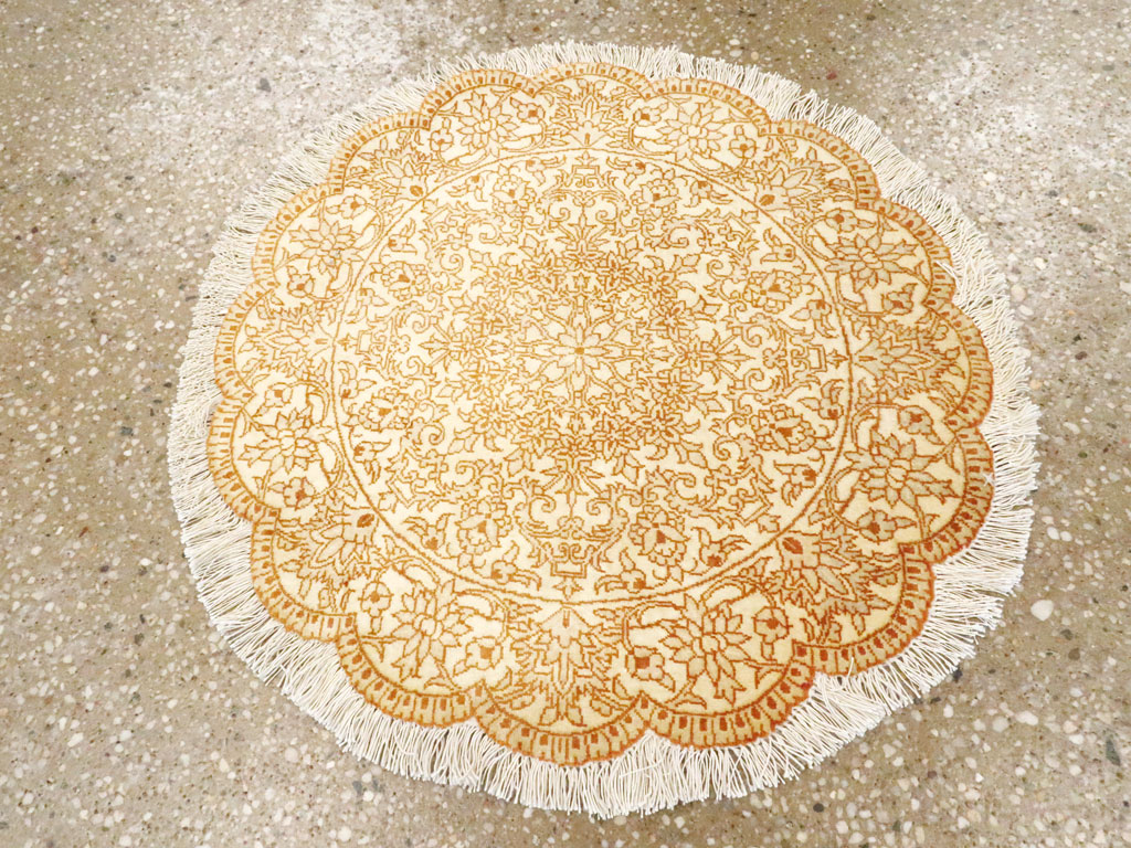 Modern Silk Persian Quom Round Throw Rug, No.23954 - Staging
