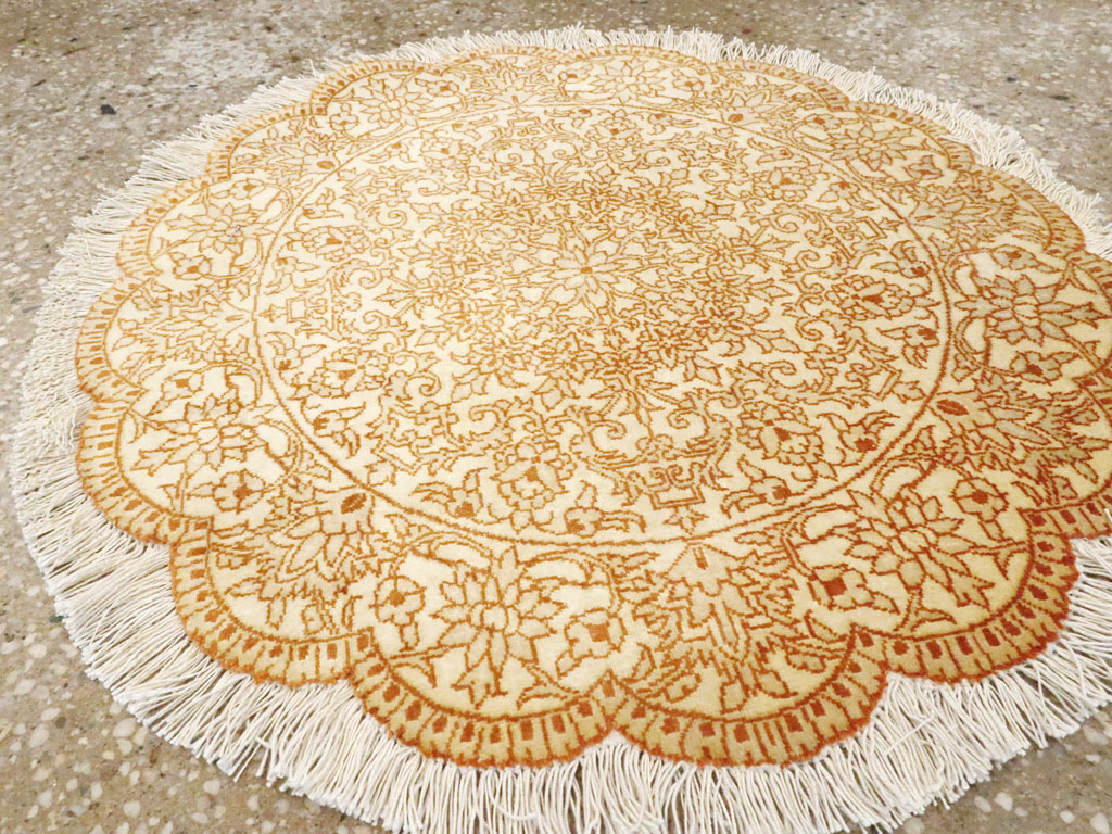 Modern Silk Persian Quom Round Throw Rug, No.23954 - Staging