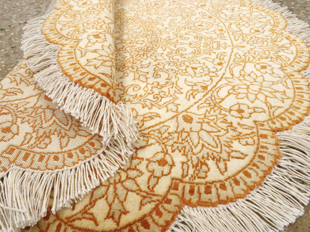 Modern Silk Persian Quom Round Throw Rug, No.23954 - Staging