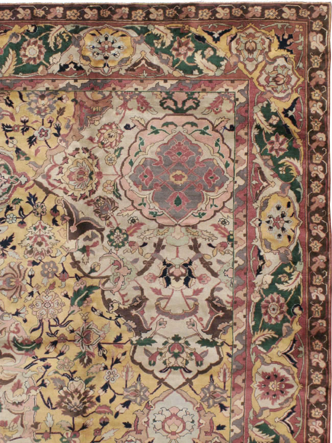 Vintage Indian Lahore Carpet, No.24126 - Staging